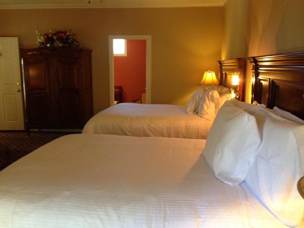 Queen Room Two Queen Beds